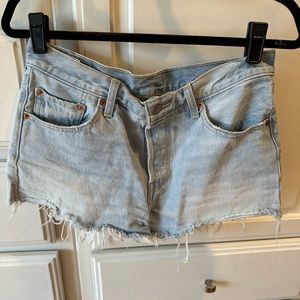 Levi’s 501 Denim Shorts Light Wash Size 28
